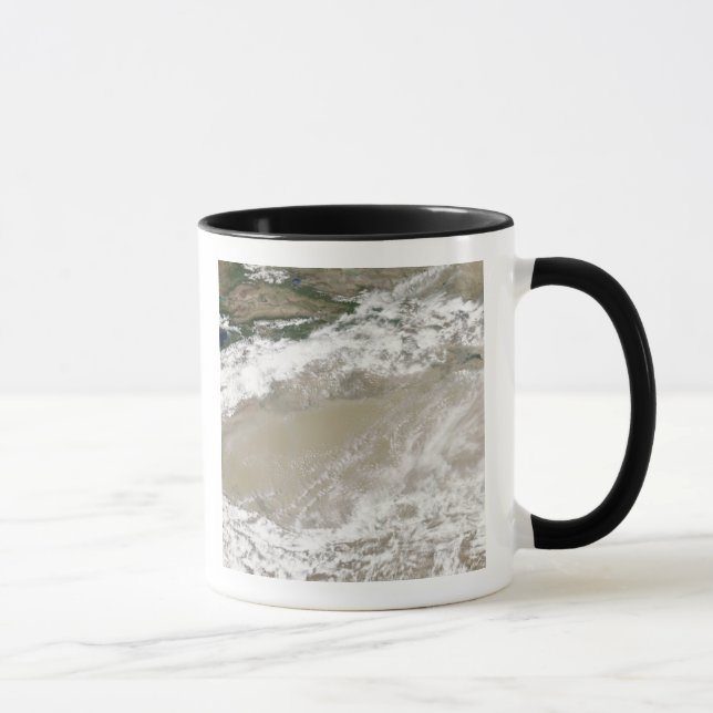 Mug Poussière et nuages planaient au-dessus du Taklima (Droite)