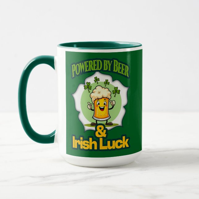 Mug Powered by Beer St Patrick’s Day Shirt – caneca (Gauche)