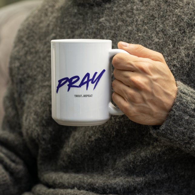 Mug Pray.Trust.Repeat (Créateur téléchargé)