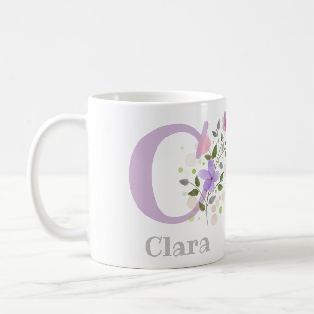 Mug Premier nom initial plus Clara avec fleurs (Gauche)