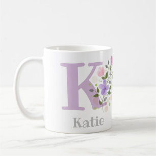 Mug Première initiale plus nom Katie avec des fleurs