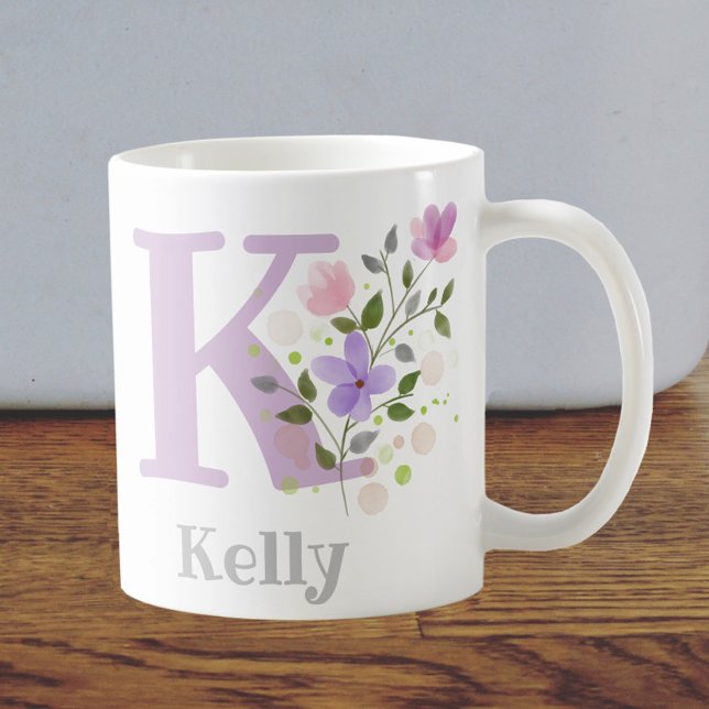 Mug Première initiale plus nom Kelly avec des fleurs (Créateur téléchargé)