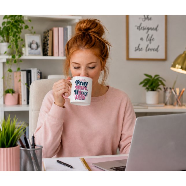 Mug Priez Plus Inquiétez Moins (Créateur téléchargé)