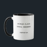 Mug Procrastinateur de cocollaborateur de devis amusan<br><div class="desc">Pour le procrastinateur professionnel, l'évader de boîte de réception en série ou le guerrier de bureau sans s'excuser, cette tasse de "classe mondiale d'ignorateur de messagerie" est la dose parfaite d'humour pour égayer n'importe quel espace de travail. Doté d'un design noir et blanc épuré, d'un texte audacieux et minimaliste et...</div>