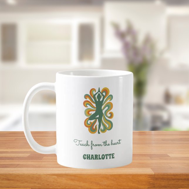 Mug Professeur de yoga rétro spirales nom citation (Créateur téléchargé)