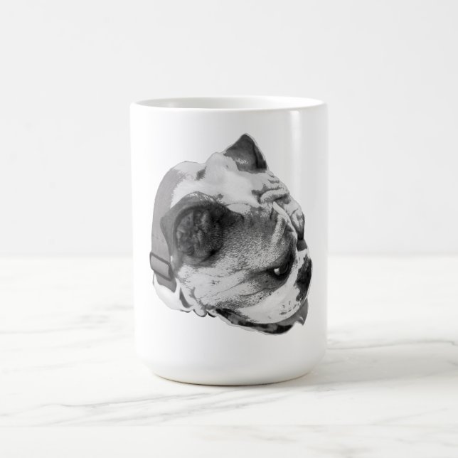 Mug Profil de bouledogue audacieux en monochrome net (Centre)