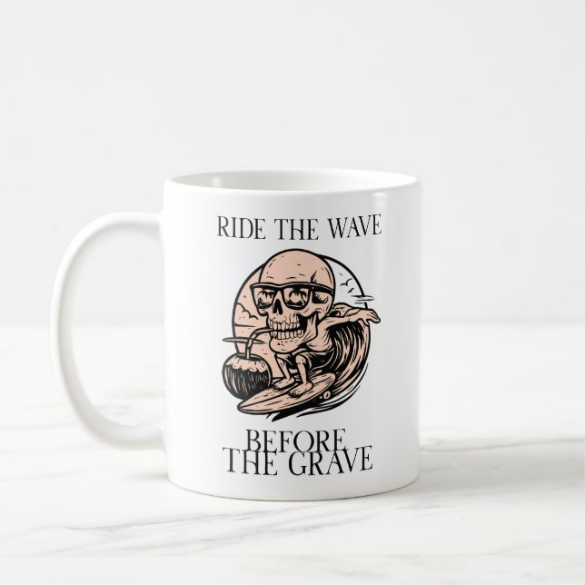 Mug Promenade Rétro Squelette Surfant sur la Vague Ava (Gauche)