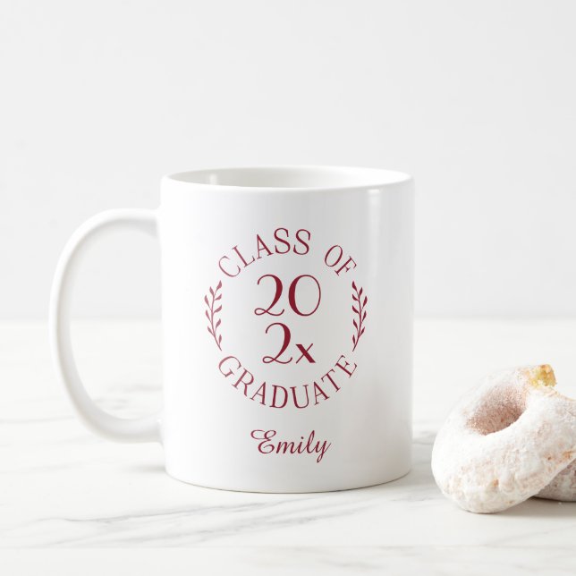 Mug Promotion 2026 Nom Typographie Bourgogne Diplômé (Avec donut)