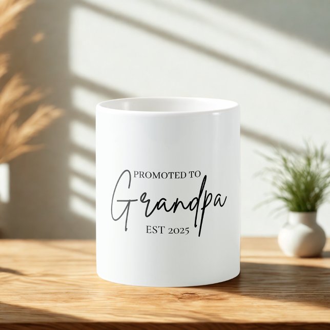 Mug Promu à Grand-père EST 2025 | Nouveau cadeau grand (Créateur téléchargé)