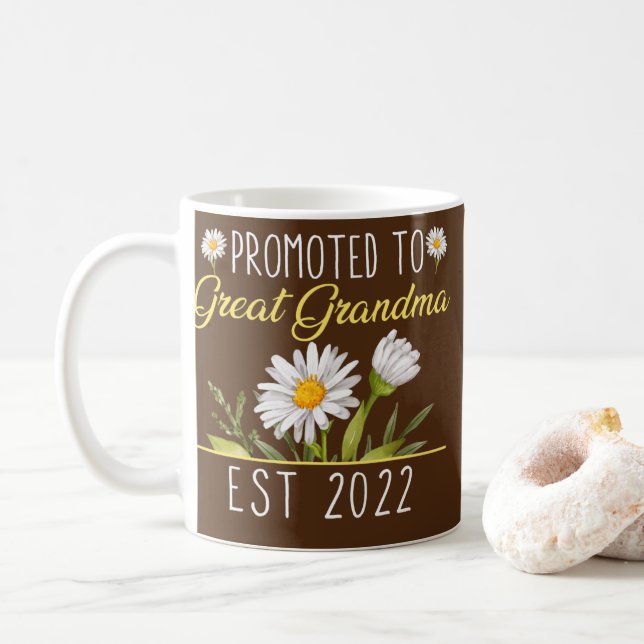 Mug Promu À Grande Grand-Mère Est 2022 Daisy Femme (Avec donut)