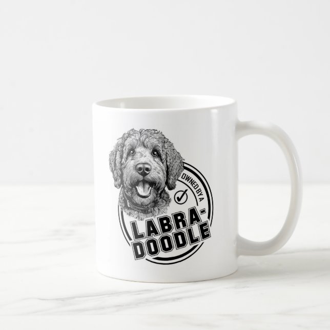 Mug Propriété d'un Labradoodle (Droite)
