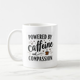 Mug Propulsé par la caféine et la compassion – Infirmi
