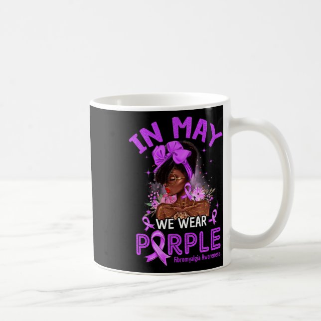 Mug Puissions-nous porter des femmes noires pourpres F (Droite)