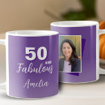 Mug Purple 50 et fabuleux 50e anniversaire Photo<br><div class="desc">Purple 50 et Fabulous 50th Birthday Party Photo Mug. Personnalisez la tasse avec votre photo,  votre nom et votre numéro d'âge. C'est super pour la fête d'anniversaire d'une femme.</div>