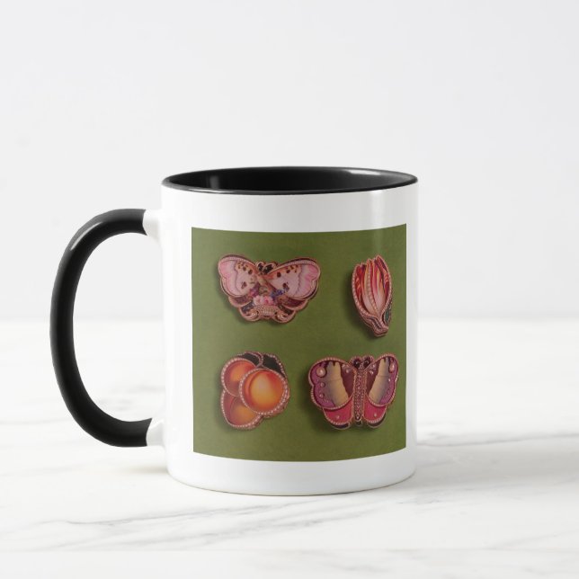Mug Quatre émaillés et boîtes ornées de bijoux, (Gauche)