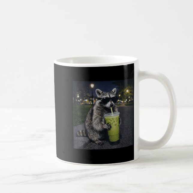 Mug Raccoon drinking iced matcha latte funny animal (Droite)