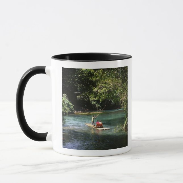 Mug Rafting sur la rivière Martha Brae, Falmouth, (Gauche)