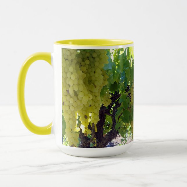 Mug Raisins De Sultana Sur Une Vigne De Raisin, (Gauche)