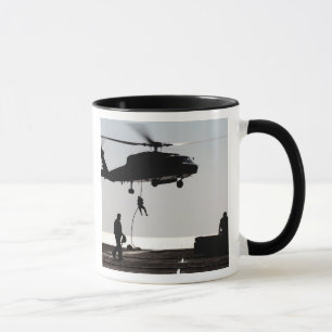 Mug Rapide-corde de personnel hors d'un SH-60F