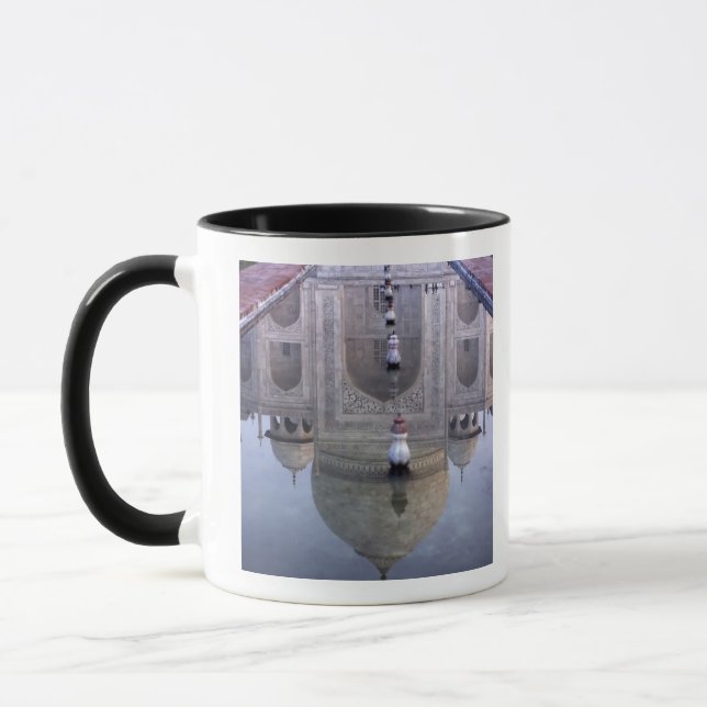 Mug réflexion du Taj Mahal, Agra, Uttar Pradesh, (Gauche)