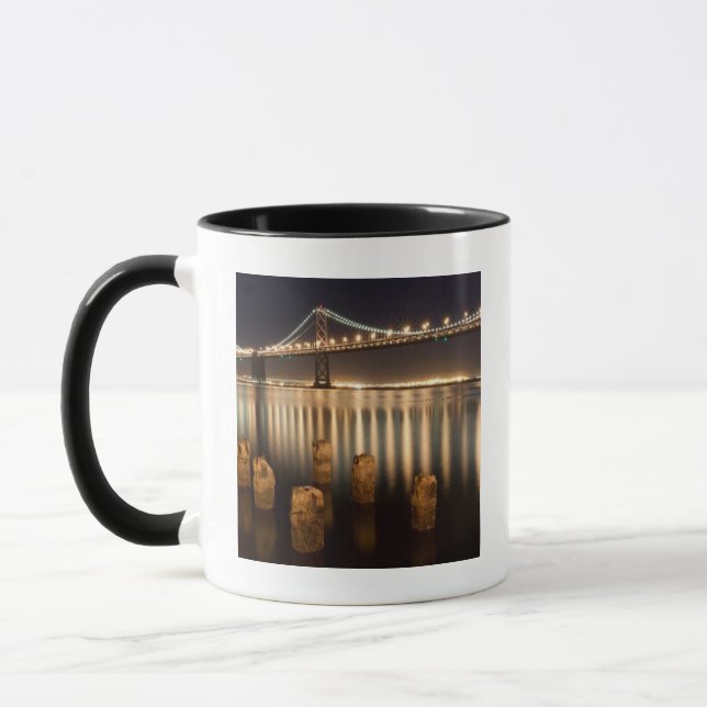 Mug Réflexions de nuit de pont de baie d'Oakland (Gauche)
