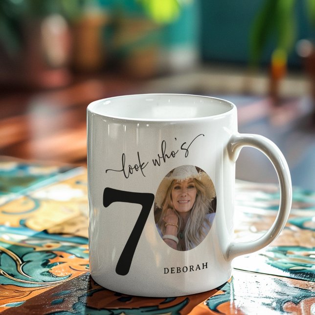 Mug 'Regardez qui a 70' Elégant 70ème Anniversaire (Créateur téléchargé)