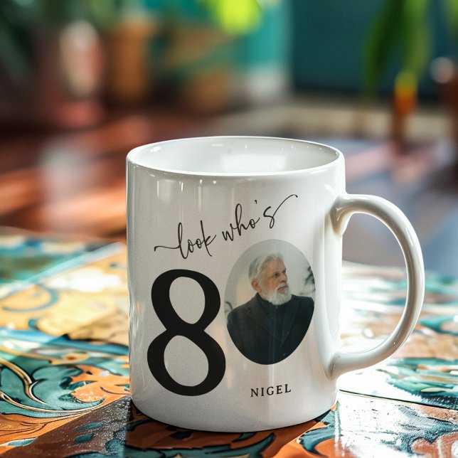 Mug 'Regardez qui a 80 ans' 80e anniversaire élégant (Créateur téléchargé)