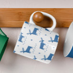 Mug Rennes de Noël. Motif d'animaux de la forêt bleue<br><div class="desc">Coco-café motif de rennes bleu de Noël pour les vacances d'hiver.</div>