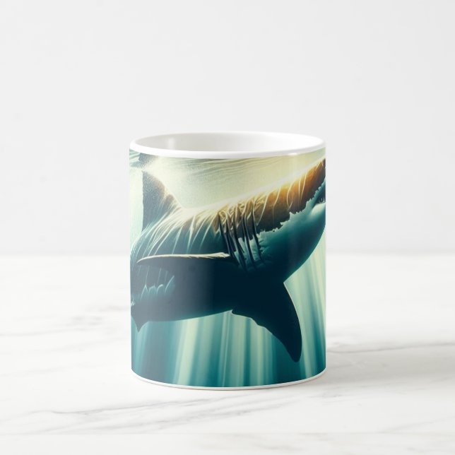 Mug Requin dans la mer bleue profonde & soleil (Centre)