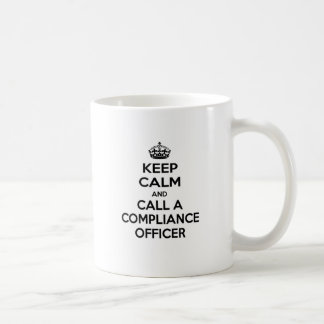Mug Restez calme et appelez un agent de conformité