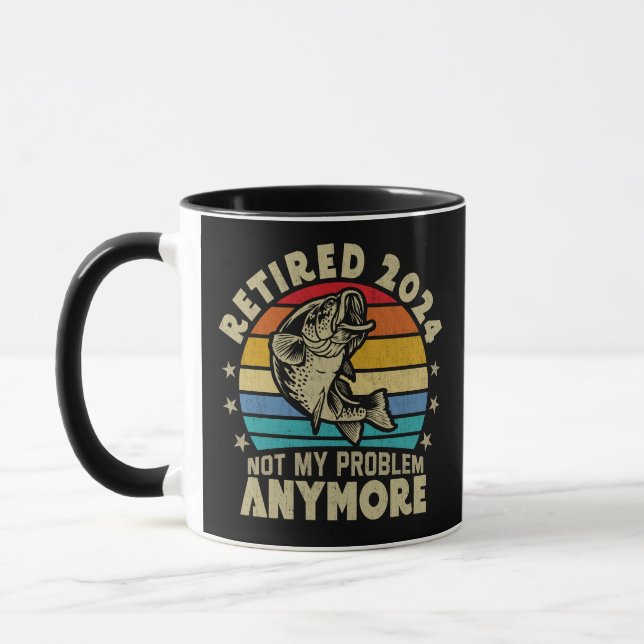 Mug Retraité 2024 Pas mon problème Plus drôle Pêche (Gauche)