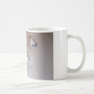Mug Retriever dormant mignon avec lapin de jouet