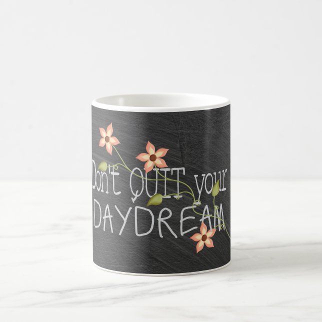 Mug rêve de jour et design de fleurs sur tableau noir (Centre)