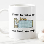 Mug Réveillez-vous et sentez le Corgi | Funny Corgi Lo<br><div class="desc">Illustration humoristique de la personne se réveillant dans le nez au lit avec Corgi animal de compagnie. Réveillez-vous avec une tasse chaude de café ou de thé dans cette mignonne Réveillez-vous et sentez la tasse Corgi. Ce drôle de dessin animé Corgi mug fait un grand cadeau. Une tasse originale de...</div>
