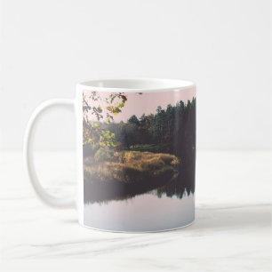Mug Rivière pittoresque couleur automne dans le pays a