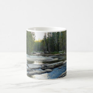 Mug Rivière Tuolumne près du camping, Yosemite, CA