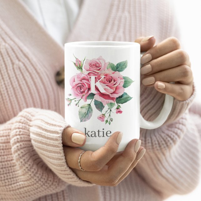 Mug Roes Rouges Fleurs Avec Élégant Monogramme Nom Per (Créateur téléchargé)