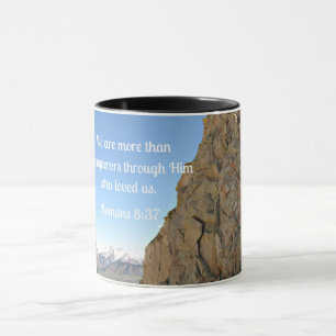 Mug Romains 8:37 Nous sommes plus que des conquérants