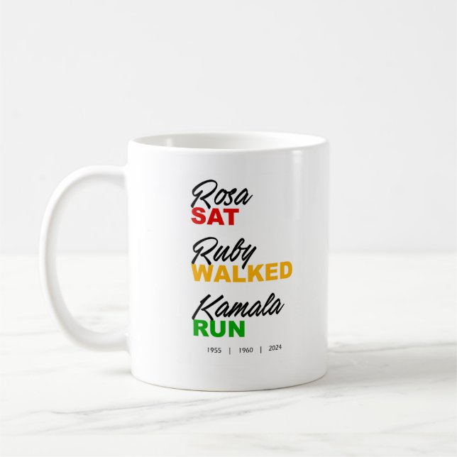 Mug Rosa Sat Ruby Marche Kamala Run Texte (Gauche)