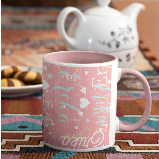 Mug rose avec son nom et ses coeurs romantiques (Créateur téléchargé)