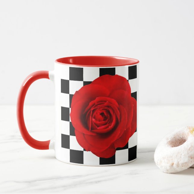 Mug Rose Checkmate élégant rose sur un à damiers dos (Avec donut)