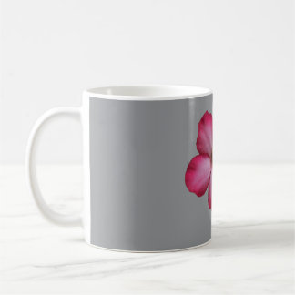 Mug Rose du désert (Adenium) avec une seule feuille