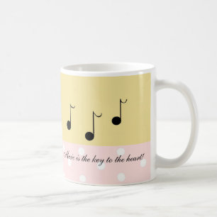 Mug Rose et crème avec notes de musique noires