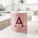 Mug Rose Rose Or Bourgogne Parties scintillant étincel<br><div class="desc">Blush Pink - Rose Gold et Bourgogne Parties scintillant Éparkle Nom du monogramme et première tasse de café. La tasse fait le cadeau parfait pour quelqu'un qui aime l'or rose.</div>