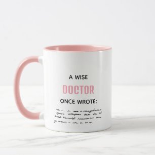 Mug Rose Un Docteur Sage Écrit Une Fantastique Novelit