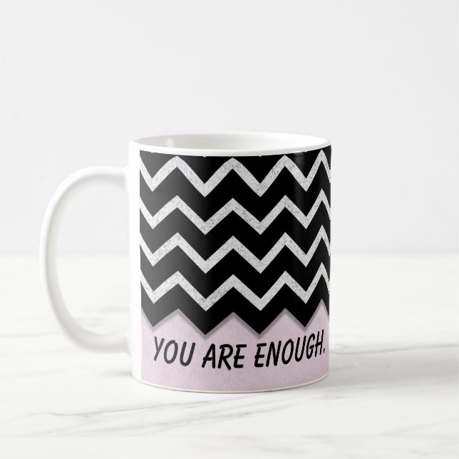 Mug rose vif avec chevron noir (Gauche)