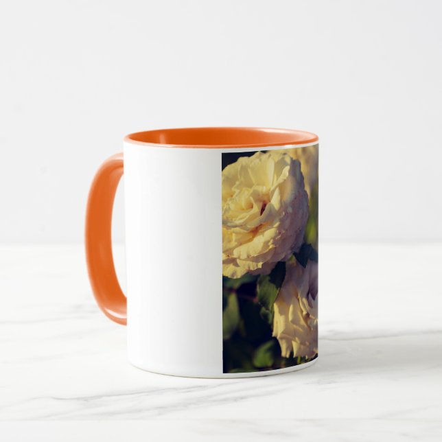 Mug Roses dans un jardin (Devant gauche)
