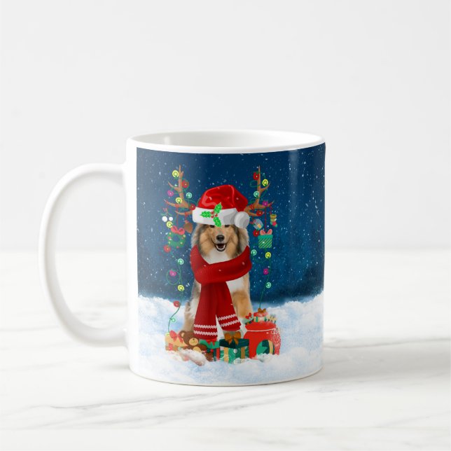 Mug Rough Collie Chien en neige avec cadeaux de Noël (Gauche)
