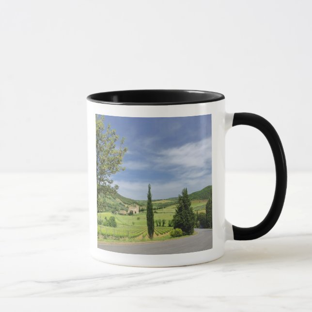 Mug Route de campagne entre cyprès et (Droite)
