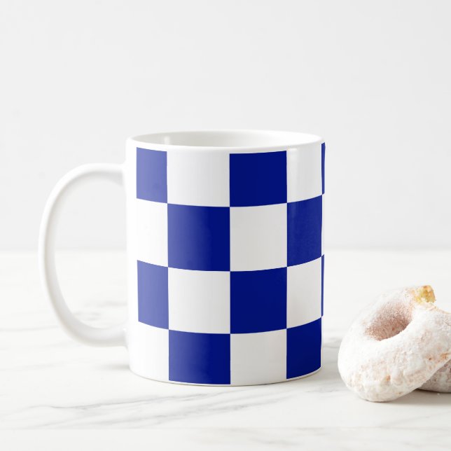 Mug Royal Blue et White À damiers Motif (Avec donut)